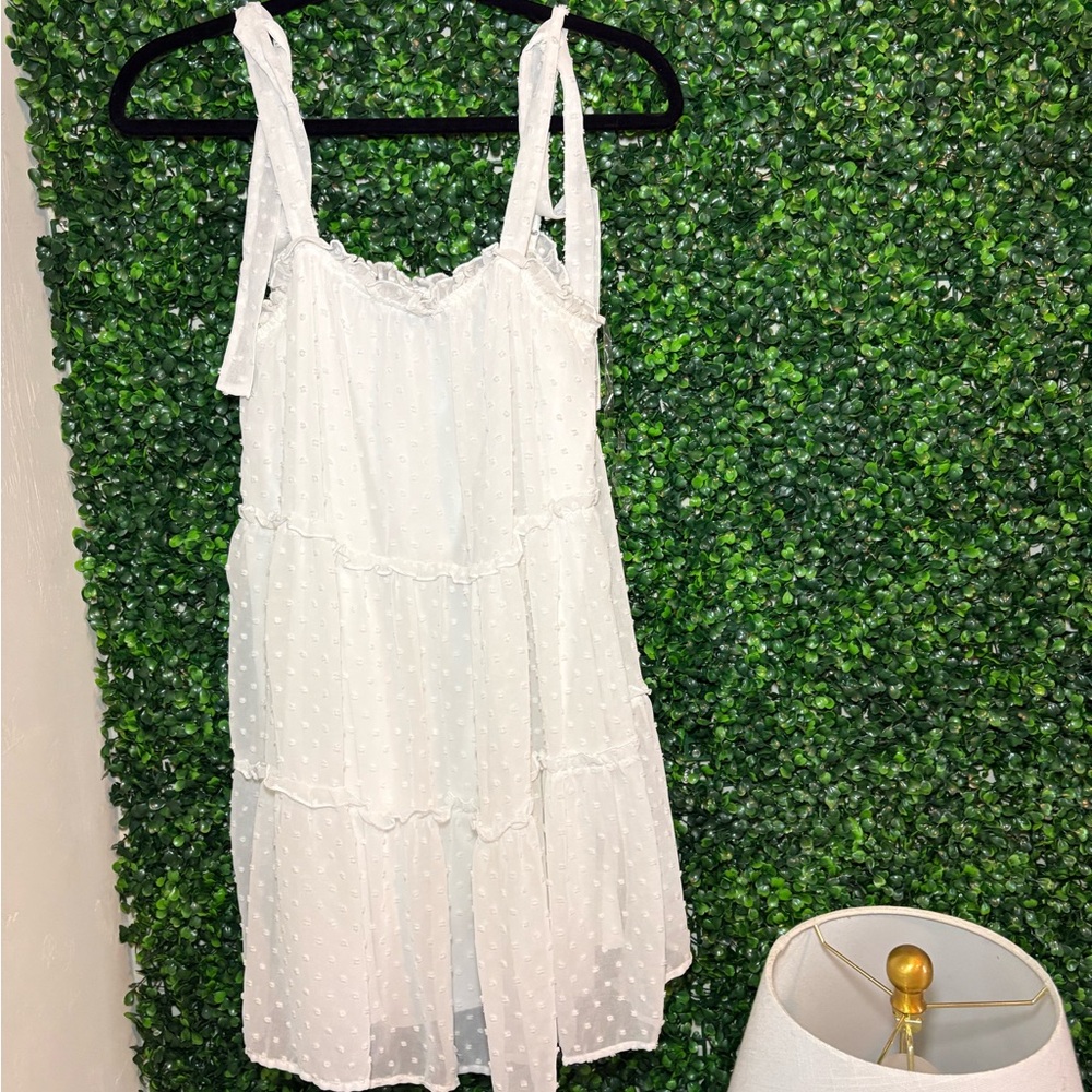 Chic White Sleeveless Dress
